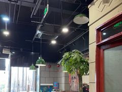 大堂-超越炭火牛蛙火锅鸡(河东店)