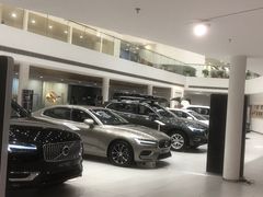 -杭州中沃沃尔沃4S店(滨江区店)