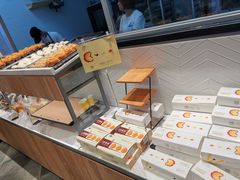 面包甜点陈列柜-皇冠幸福里动物奶油生日蛋糕(万达店)