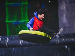 -嘿哟动霸CHUA·新潮玩运动娱乐中心·蹦床滑冰团建乐园