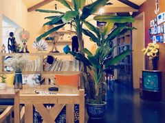 -月亮眼花园餐厅书吧酒吧