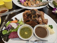 -Chom Cafe and Restaurant