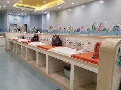 -戊辰亲子游泳俱乐部