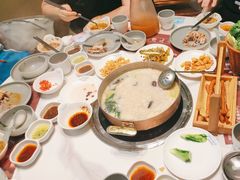 -洪氏嗨捞·广东猪肚鸡·椰子鸡火锅(西咸万象城店)