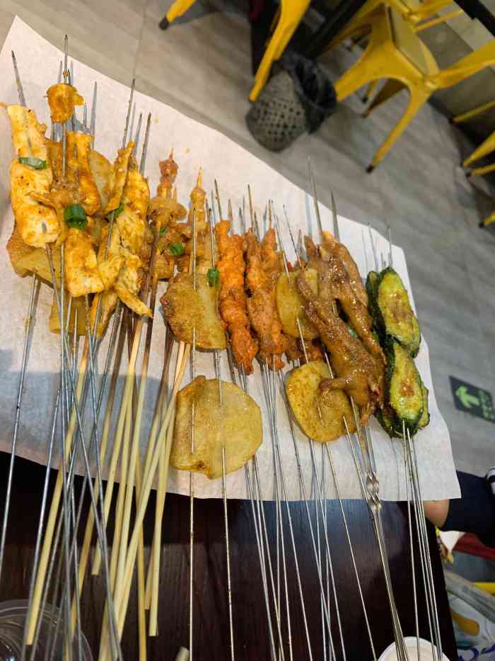 老友烧烤-"四个人吃了四百多,价格还是偏贵吧,牛肉很.