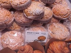 酥菠萝可可蛋糕-巴黎贝甜(大宁国际商业广场店)