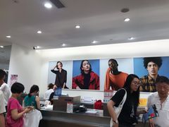 -优衣库(上海虹口龙之梦店)