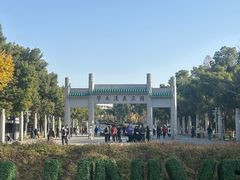 -武汉大学校门牌坊
