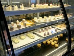 面包甜点陈列柜-鑫海汇海鲜烤肉火锅自助(七彩城店)