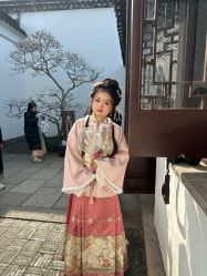 -一揽芳华汉服旗袍体验馆(拙政园店)