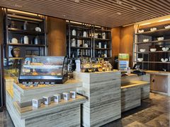 面包甜点陈列柜-水月周庄铂尔曼酒店 · 漾全日餐厅