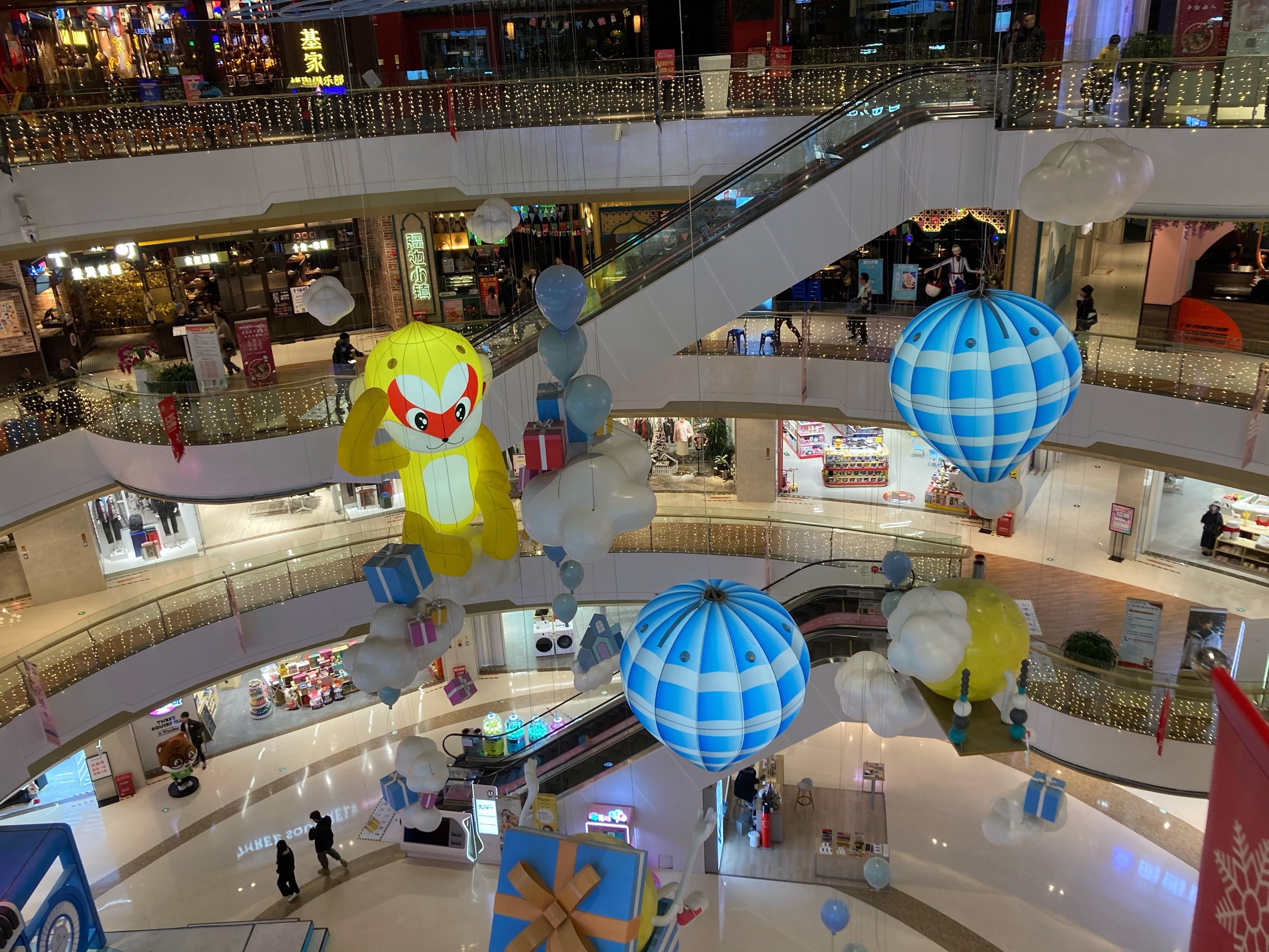 天元广场开了有两年的时间现在广场的步行