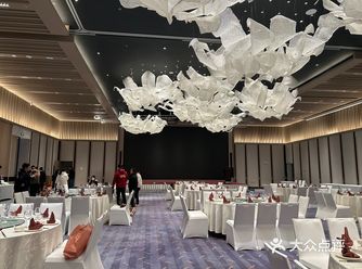狮山悦榕庄酒店宴会厅，可以容纳20桌左右吧