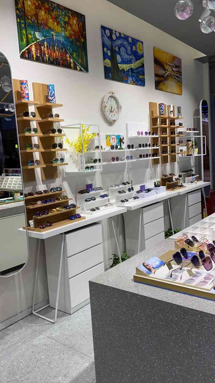 镜客眼镜(龙湖店)-"第一次来他家配眼镜逛街的时候音箱丢了一只.