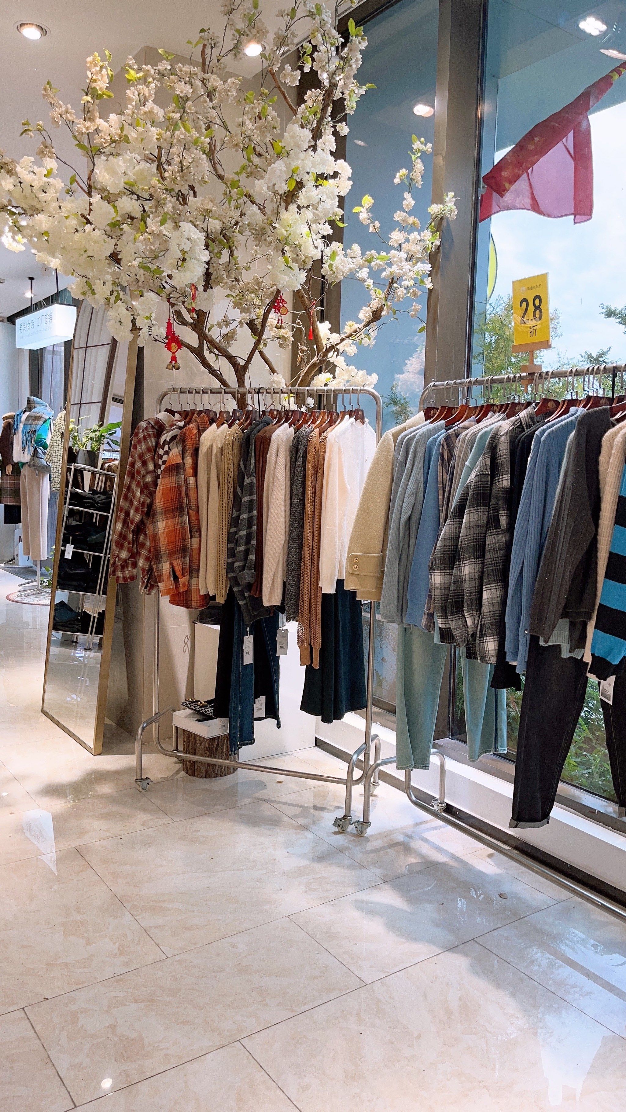 宝藏女装服装店