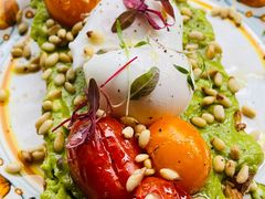 牛油果班尼迪蛋吐司-Alimentari早午餐(安福路店)