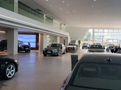 -上海冠松华奥奥迪4S店(张江店)