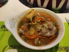 -洪氏嗨捞·广东猪肚鸡·椰子鸡火锅(西咸万象城店)