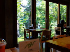 -Chom Cafe and Restaurant