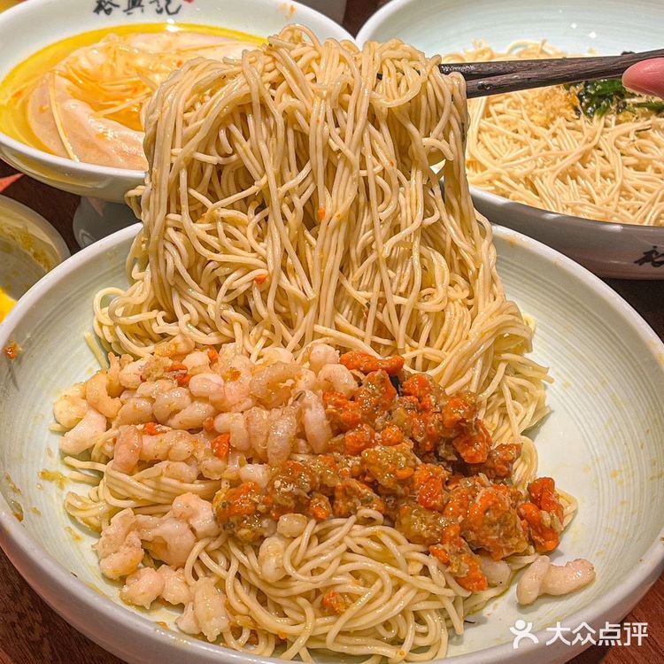 来上海旅游必吃的一碗蟹粉面🍜
