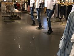 -URBAN REVIVO(高德置地广场·春广场店)