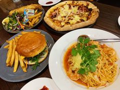-12 Rocks Beach Bar Cafe