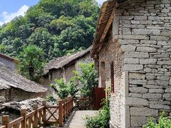 -高荡千年布依古寨旅游景区