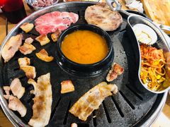 -江南猪肉商会无限续吃(弘大店)