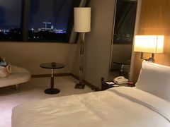 -上海滴水湖皇冠假日酒店