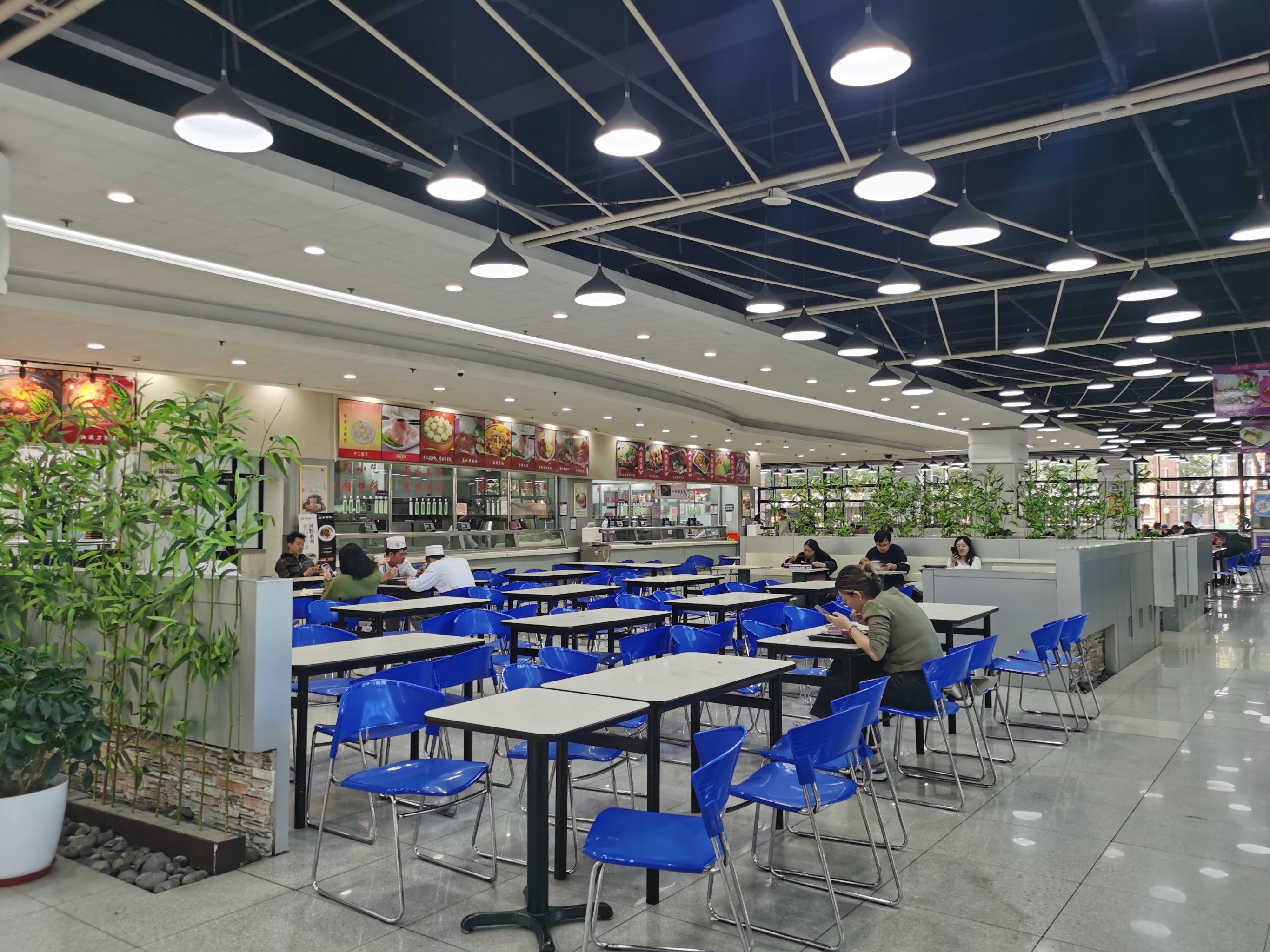 清华大学的食堂环境不错,发一发