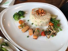-Chom Cafe and Restaurant