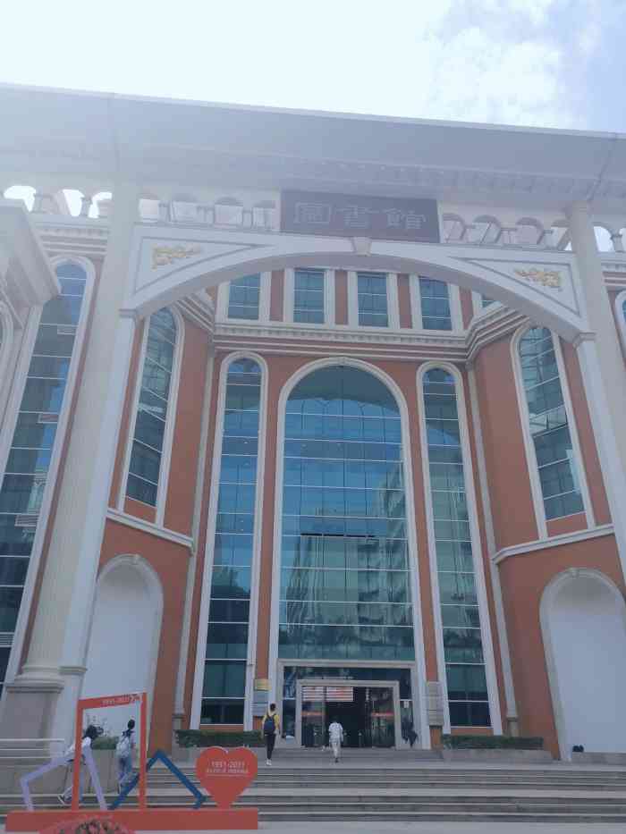 南方医科大学图书馆-"藏书很多,大部分是医学相关的书,不过需要.