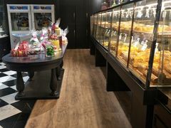 面包甜点陈列柜-米洛克欧洲蛋糕(西南路店)