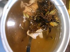 石橄榄炖土鸡汤-百年银屏蚝烙·潮汕菜·非遗(乐山店)