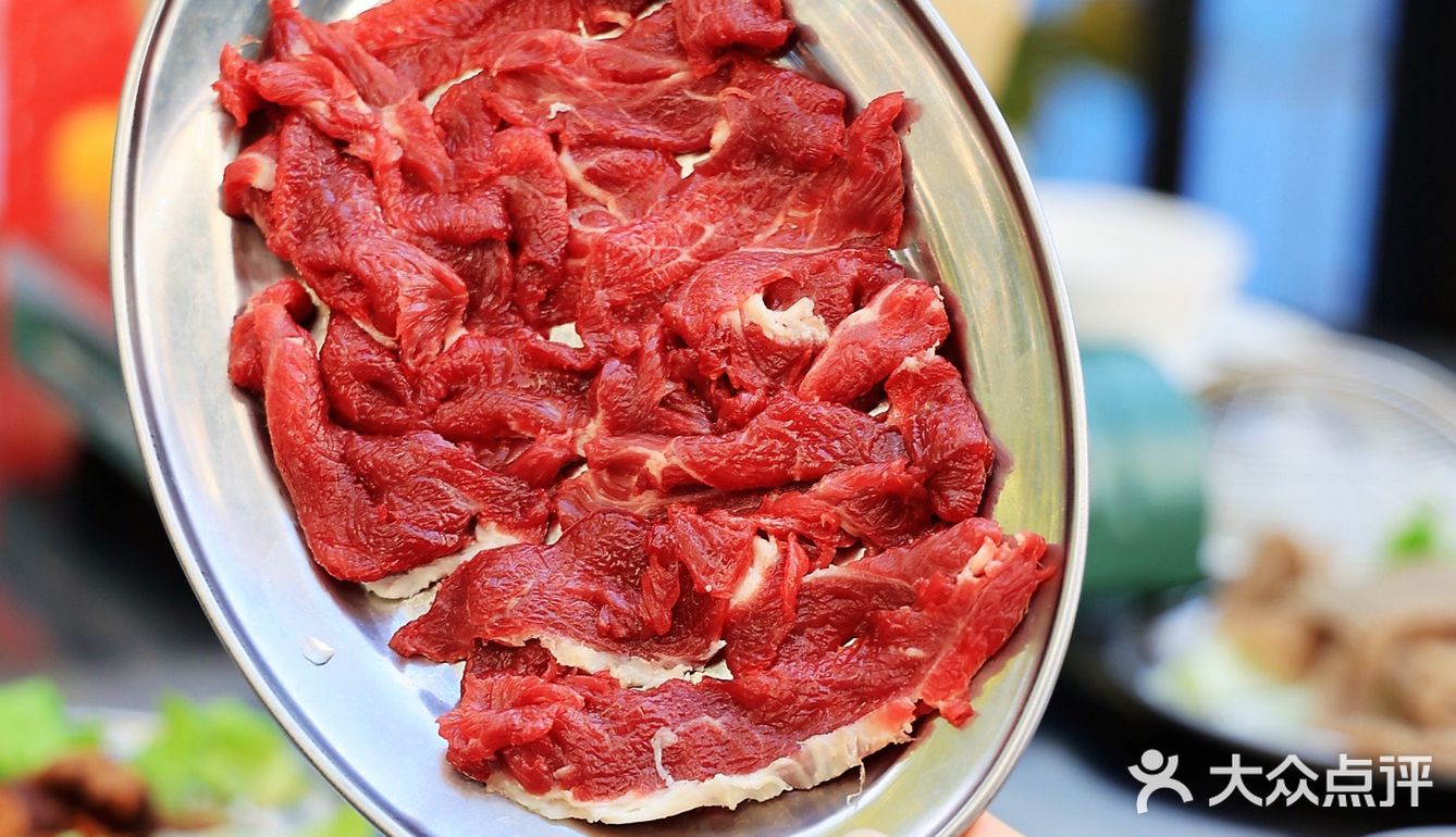 梧桐树下的老洋房露台真牛肉火锅