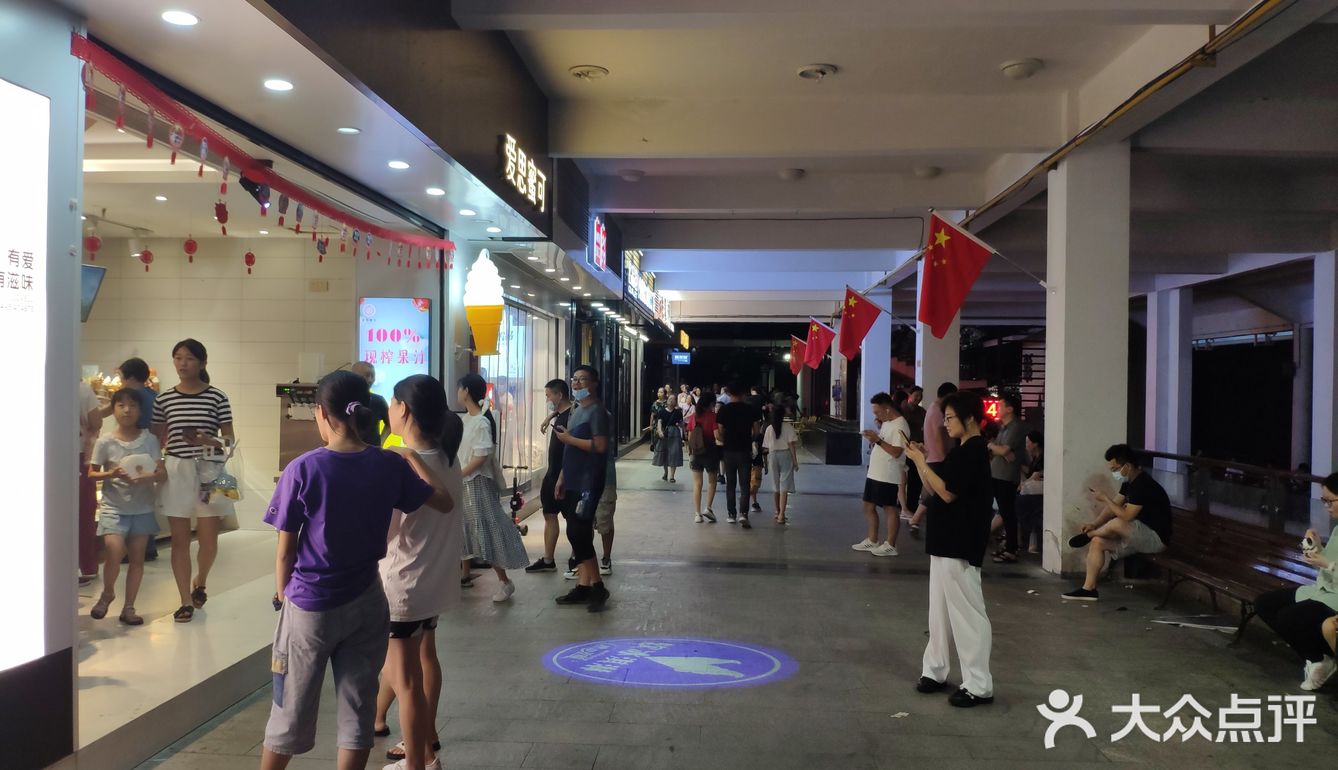 尤其是图一图二的石拱桥，他既可以行驶车辆又可以观光步行