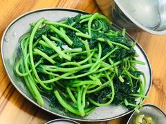 清炒番薯叶-四更周店烤乳猪