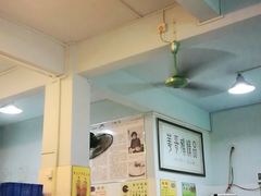大堂-华哥新鲜猪精品美食