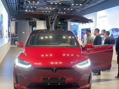 -TESLA 特斯拉(上海太古汇体验店)