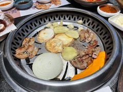 -草家酱蟹炭火烤肉店(珲春南路一店)