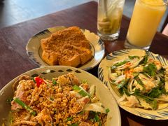 -Cuc Gach Quan Restaurant