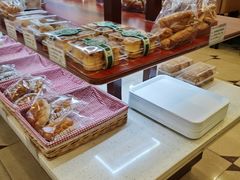 -红宝石·鲜奶小方·海派西点房(南丹店)