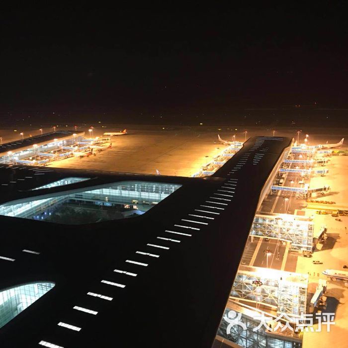 武汉天河机场夜晚图片