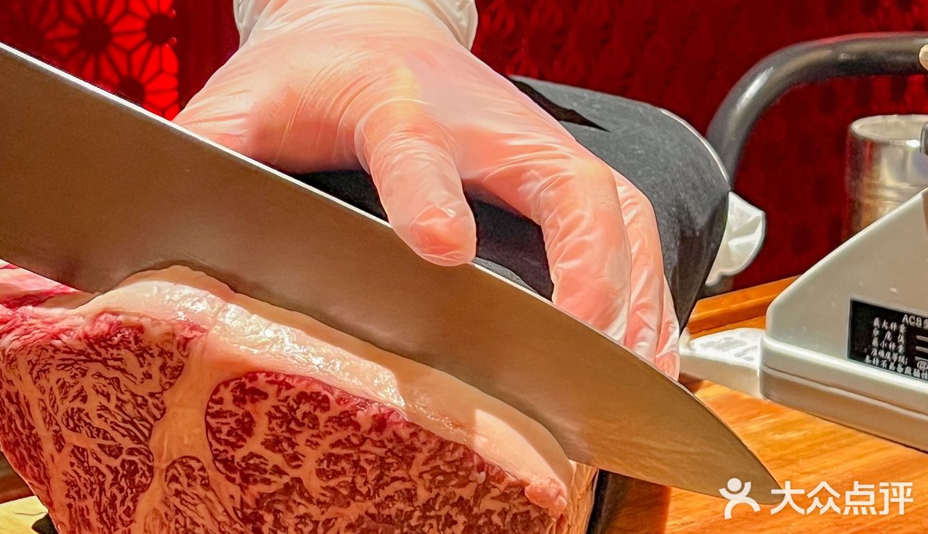 和牛烤肉天花板！肉质鲜嫩多汁，口感极佳。在这里