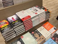 -钟书阁(群光广场店)