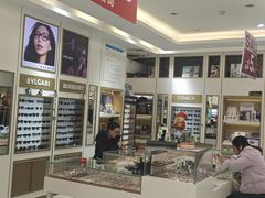 -美式眼镜·授权蔡司.依视路.尼康.豪雅.明月(人民广场店)