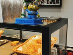 面包甜点陈列柜-NokNok Coffee(宽窄巷子店)