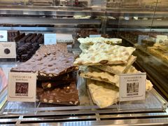 -VENCHI 闻绮(北京国贸商城店)