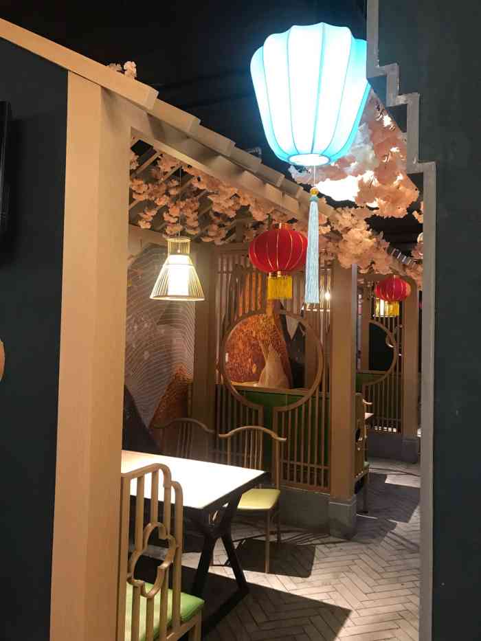 百花村二楼餐饮广场-"百花村最出名的还是这个经久不衰的百花村怪.