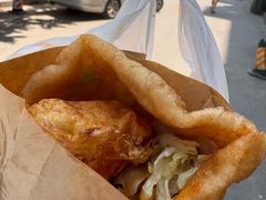 炸蛋重口多酱葱油饼-小红车炸蛋葱油饼